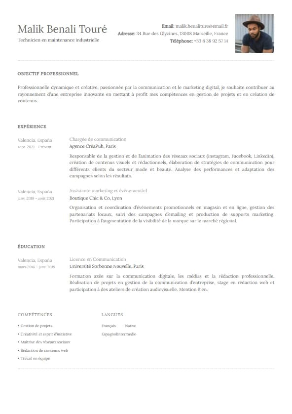 Plantilla de currículum Dinámico Versátil - Clásico